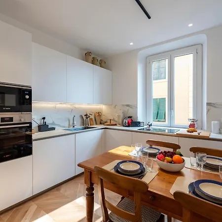 Apartment Castelletto House Center - Happy Genoa